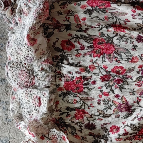 🌞2 for 20! AE off the shoulder top - Picture 6 of 8